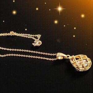 Joan Rivers Caged Egg Pendant & Gold-Toned Necklace - 4 Simulated Pearls - EUC